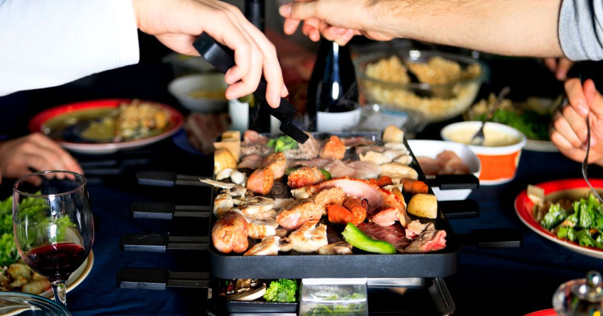 Rki Warnt Vor Raclette Und Fondue Silvesteressen: RKI warnt vor Fleischfondue und Raclette | BUNTE.de