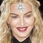 Nach ihrem Krankenhausaufenthalt im Juni erholt sich Madonna jetzt, um ihre Tour bald antreten zu können.