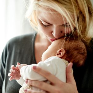 Freebirthing: Was du über Geburten im Alleingang wissen solltest