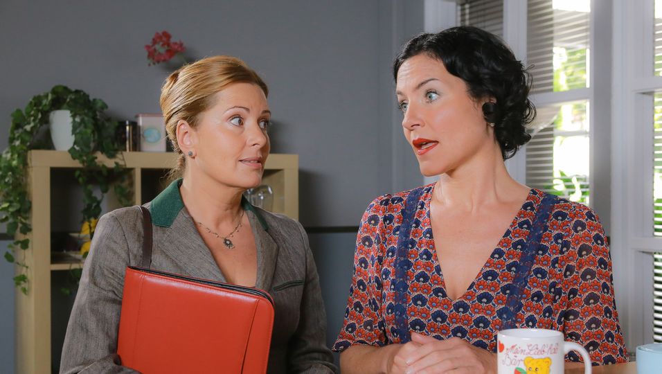 Karin Thaler (l.) und Marisa Burger (r.) in "Die Rosenheim-Cops"