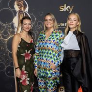 Trio Infernale: Die Schauspielerinnen Antonia Moretti und Valerie Huber mit „Kurier“-Society-Chefin Lisa Trompisch 