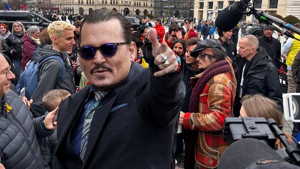 Fanauflauf am Brandenburger Tor: Johnny Depp als Berlinale-Überraschungsgast?