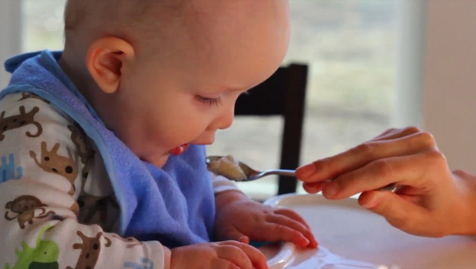 6 verbotene Lebensmittel für dein Baby im ersten Lebensjahr