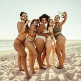 Von H&M: Der Badeanzug mit Shaping-Effekt schmeichelt jeder Frau