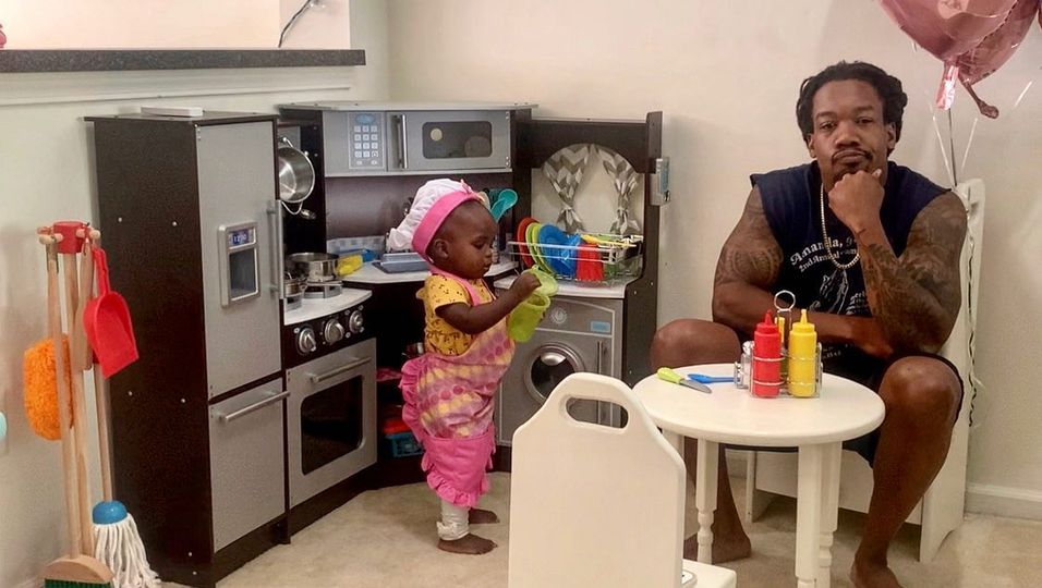 Ein ungewöhnlicher Restaurantbesuch : Vater hinterlässt lustige und ehrliche Bewertung nach einem Besuch in der Spielzeugküche seines Kindes