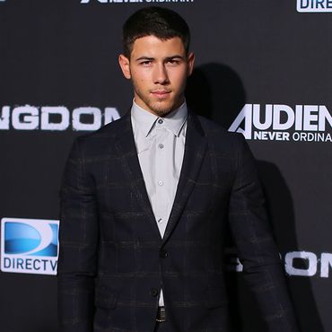 Nick Jonas | Elegant ohne Krawatte