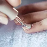 Bare Nails: So einfach ist der Nagellack-Trend der Herbst-Saison