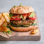 Vorsicht bei veganen Burgern: ÖKO-TEST warnt vor kritischen Zutaten