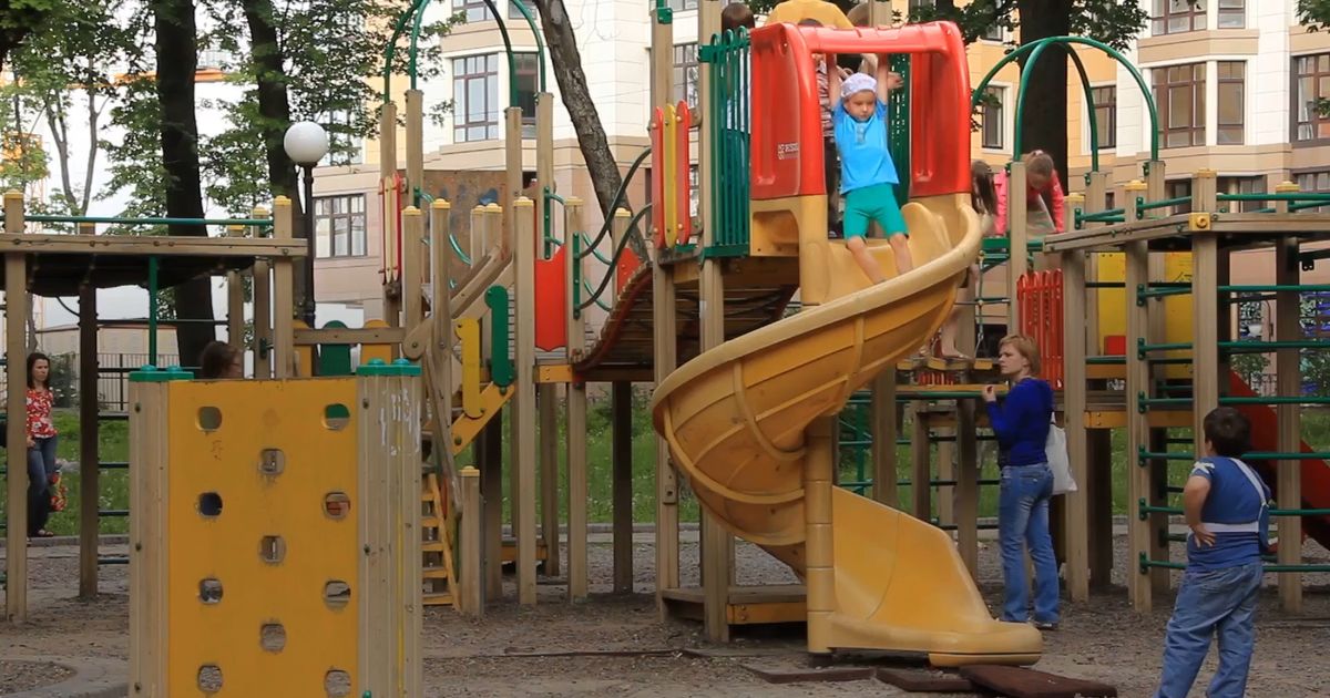 Erwischt Und welcher MamaTyp auf dem Spielplatz bist du so? BUNTE.de