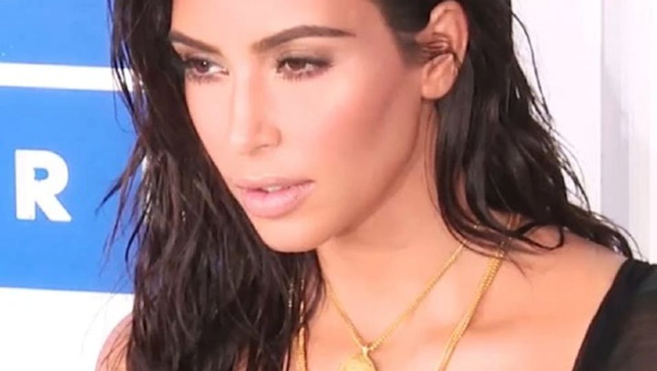 Kim Kardashian zeigt erste Nahaufnahme von Baby Psalm