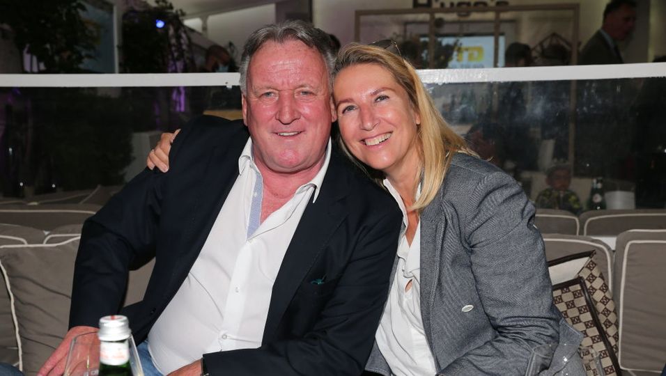 Als Andreas Brehme († 63) aus Versehen seine halbnackte Freundin zeigte BUNTE.de