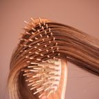 Endlich lange Haare: 3 Haarbürsten regen das Haarwachstum an