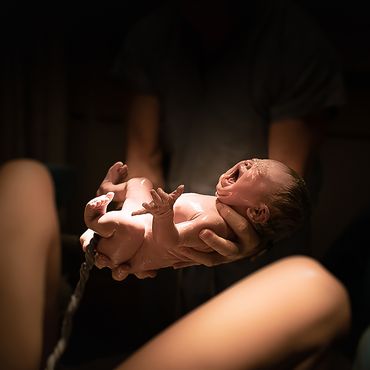 Gänsehaut-Momente! Hinter diesen Neugeborenen-Bildern stecken echte Ausnahme-Storys