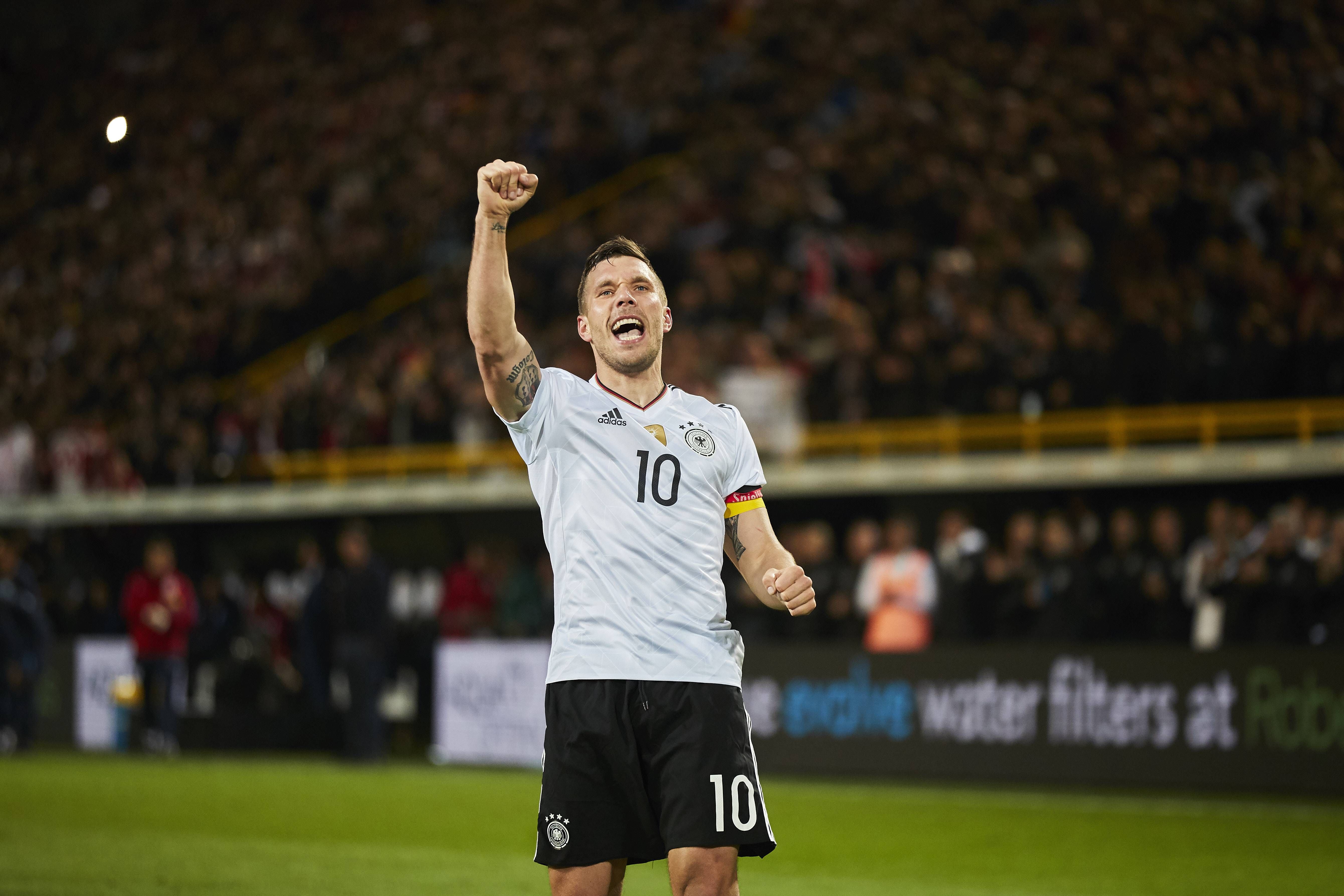 Lukas Podolski bejubelt einen Treffer für die DFB-Elf