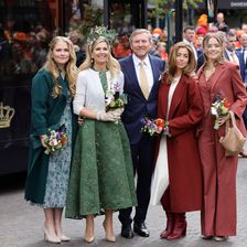 Und lächeln bitte: Die gesamte Familie posiert zu Willem-Alexanders Ehrentag für ein Foto.