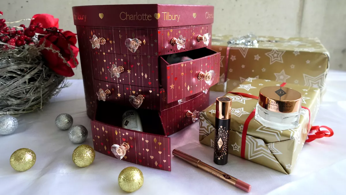 Charlotte Tilbury Adventskalender 2024 12 magische Überraschungen für