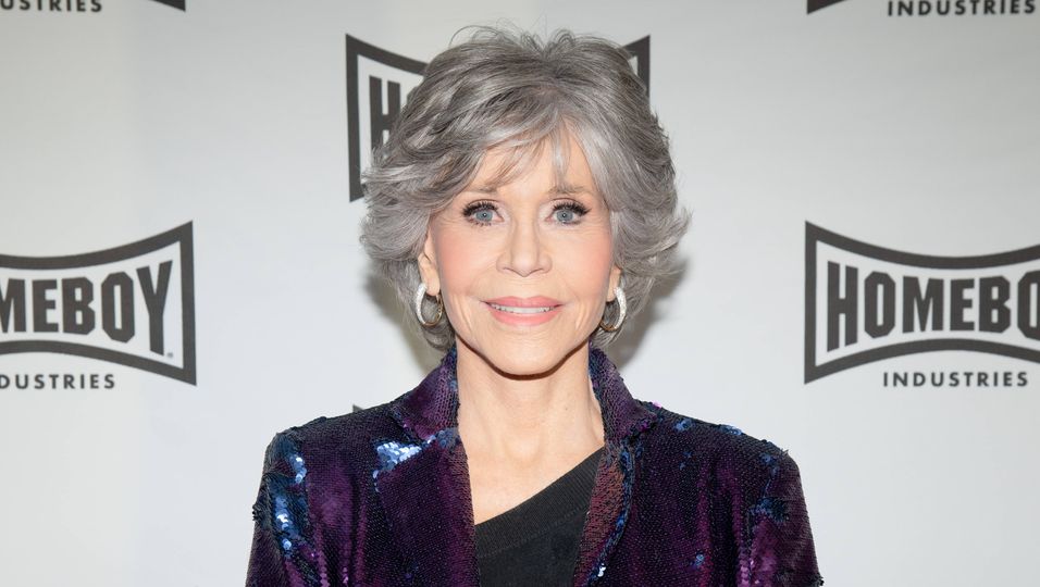 Jane Fonda & Andie MacDowell: Stolz auf ihr graues Haar – so klappt der Übergang
