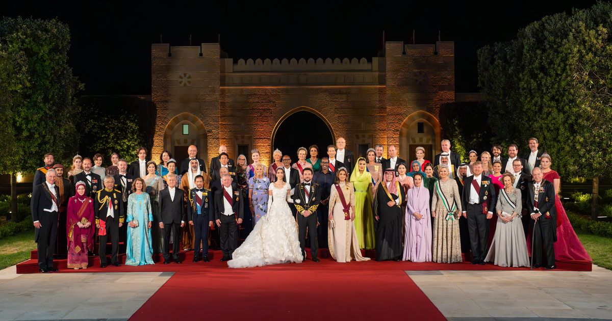Rajwa Al Saif von Jordanien: Auf Hochzeitsfoto tummeln sich 46 Royals