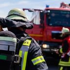 Tochter begrüßt Feuerwehrmann-Papa bei Rückkehr von Australien-Einsatz