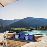 Die Senhoog Chalets in Leogang bieten viel Komfort und Luxus, wie etwa einen eigenen Pool mit Ausblick in die Berge. 