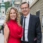 Katja Burkard: Hier begeistert sie neben Ehemann Hans im Recycling-Kleid 