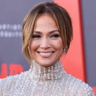 J.Lo: Mit diesem sommerlichen Taschentrend bringt sie die 70er zurück