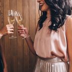 Sehen wir gerade überall: Ein Trend macht unsere Oberteile viel aufregender