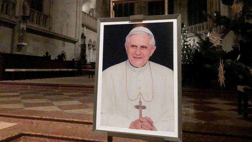 Benedikt XVI - Was passiert eigentlich, wenn ein emeritierter Papst stirbt?