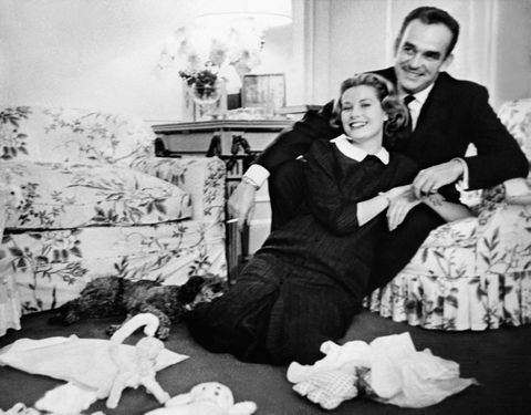 Das Fürstenpaar ganz privat: 1957 war Gracia Patricia schwanger mit Albert, schmiegte sich an ihren Mann.   