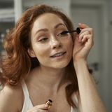 Amazon-Bestseller: 10.000 Kundinnen lieben die Drogerie-Mascara unter 9 Euro