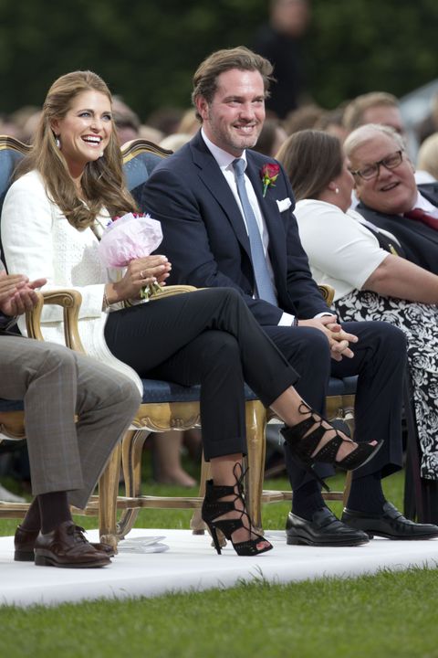 Ob sie hier schon von den Baby-News wussten? Madeleine und ihr Chris strahlend beim Geburtstag von Prinzessin Victoria am 14. Juli.