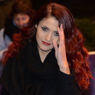 Fiona Erdmann auf dem roten Teppich bei einer Veranstaltung.