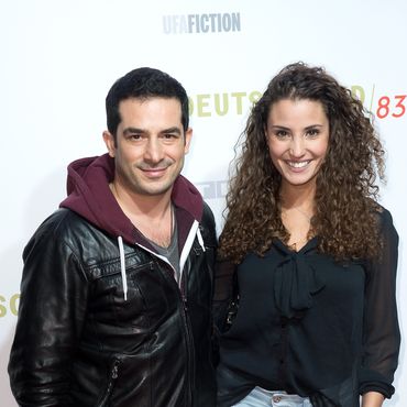 Tayfun Baydar in einer schwarzen Lederjacke, Nadine Menz in einer Bluse.
