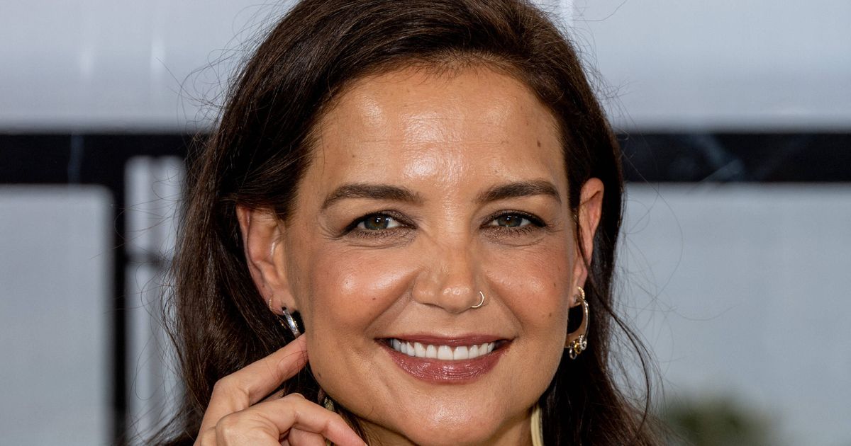 Katie Holmes zeigt: Kleider in dieser Farbe sind perfekt für den Herbst