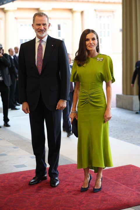 Stilsicher & farbenfroh: Die Royals beim Empfang im Buckingham Palast