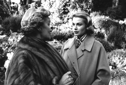 1957 war Gracia Patricia hochschwanger mit Caroline und spazierte mit ihrer Mutter Margaret durch die Palastgärten. 