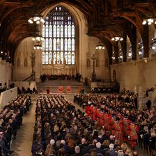 König Charles III: Das Parlament präsentiert sich dem König