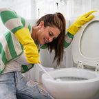 toilet-correctly-cleaning-istock.jpg