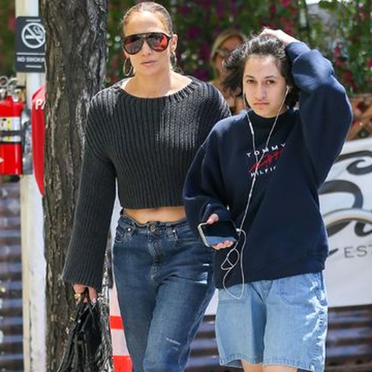 J Lo Wears Low Rise Baggy Jeans And A Cropped Sweater 49 Off