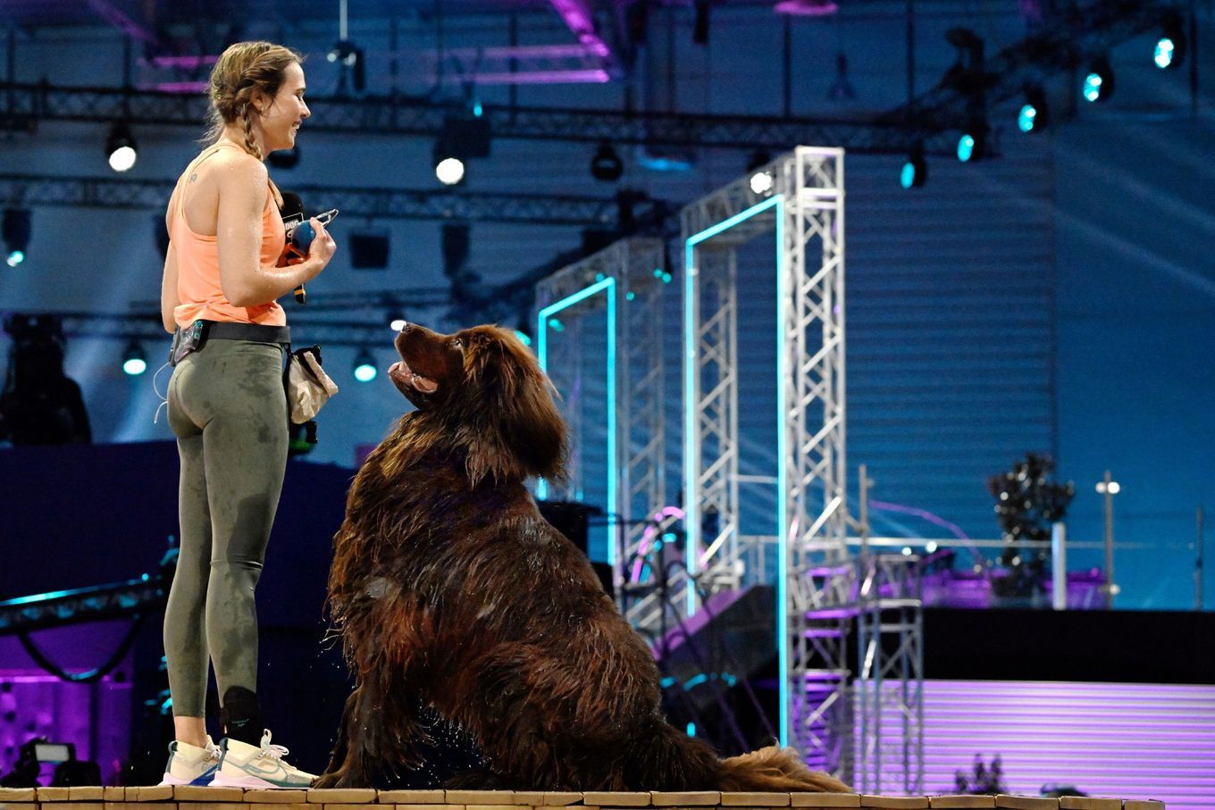 "Top Dog Germany" Tollerdoodle Bailey lehrt Frank Buschmann Trick