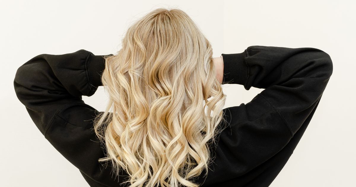 Blonde haare mit hellblonden strähnen