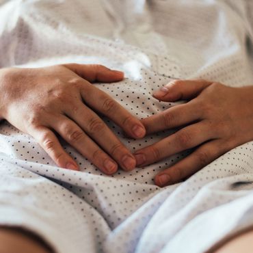 Frau scheinbar schwanger – doch in Wahrheit wächst riesige Zyste in ihrem Bauch