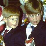 Prinz Harry, Prinz William & Co.: Niedliche Kostüme & Termine mit Santa Claus: Die Weihnachtszeit bei den Windsors 