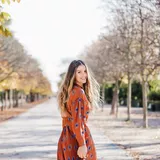 Herbst-Kleider: 3 beliebte Figurschmeichler-Trends tragen wir zum Übergang