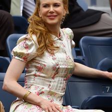 Nicole Kidman and Keith Urban watch Roger Federer from Switzerland (1) against Tommy Robredo from Spain (14) during their 4th round US Open match at t