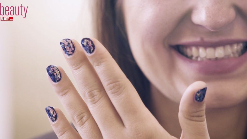 Broken Glass Nails: Diesen Nagel-Trend wollen jetzt einfach alle!