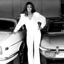 1970: Tina zeigt stolz die Autosammlung in ihrem Zuhause