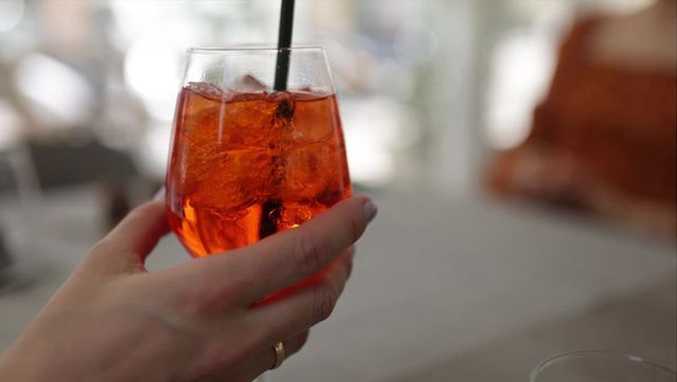 Fruchtiger Aperitif Die perfekte AperolAlternative 2024? BUNTE.de