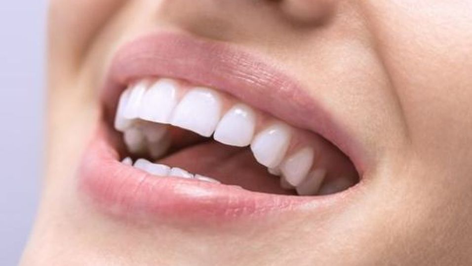 Hausmittel Backpulver: Macht Backpulver weiße Zähne?
