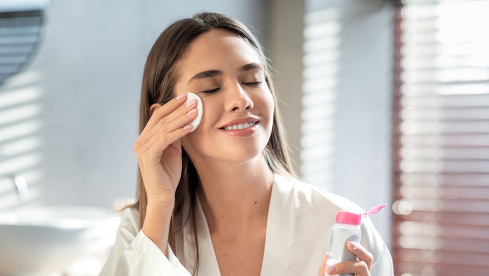 Richtig abschminken: 6 Make-up-Entferner für empfindliche Haut